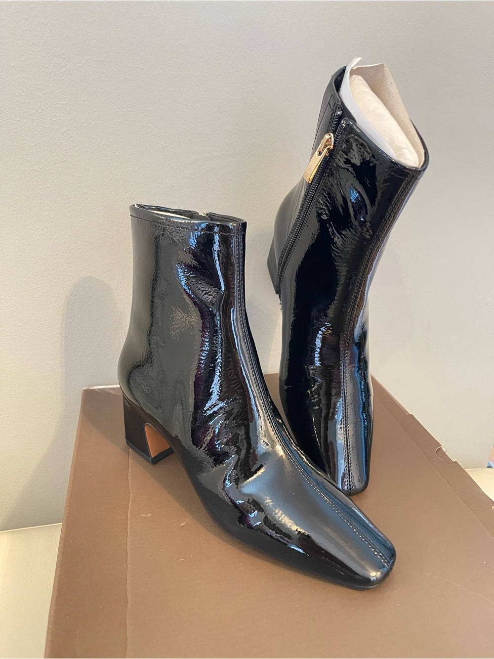 New Paolo Black Patent Ankle Women’s Fashion Booties with Side Zip size 5.5